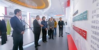 四川省经济和信息化厅党组成员、副厅长冯锦花一行到丝丽雅集团调研