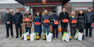 丝丽雅集团到兴文县建武村开展新春走访慰问活动