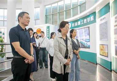 四川省总工会党组成员、副主席徐真彦一行到丝丽雅集团调研